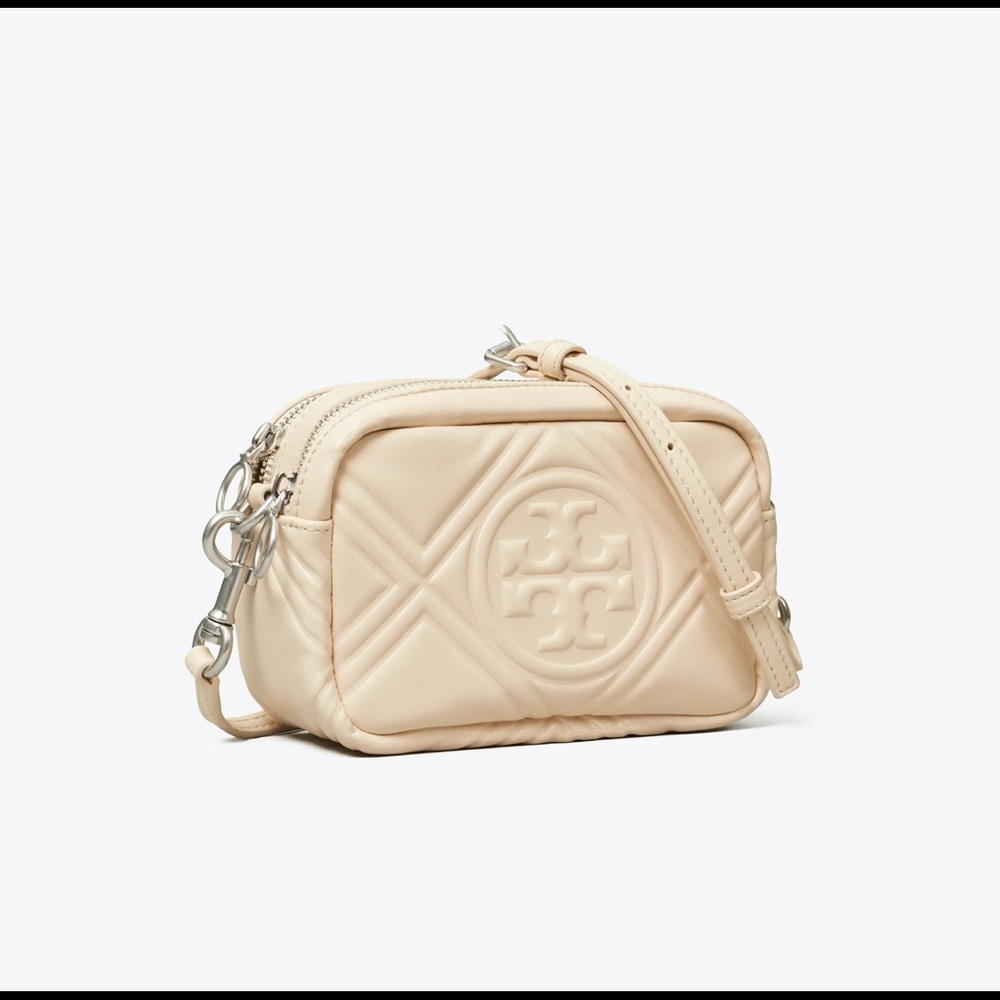 Tory Burch Bag includes ! 2020 *Light small mark please look at all pictures